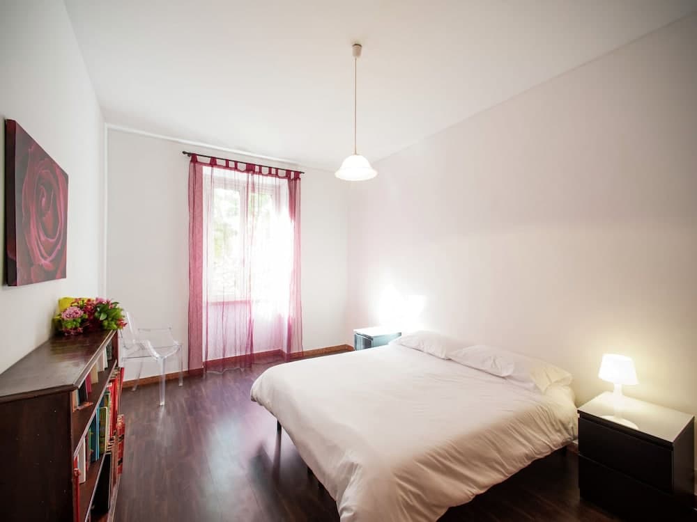 Spacious Apartment in Rome near Sea