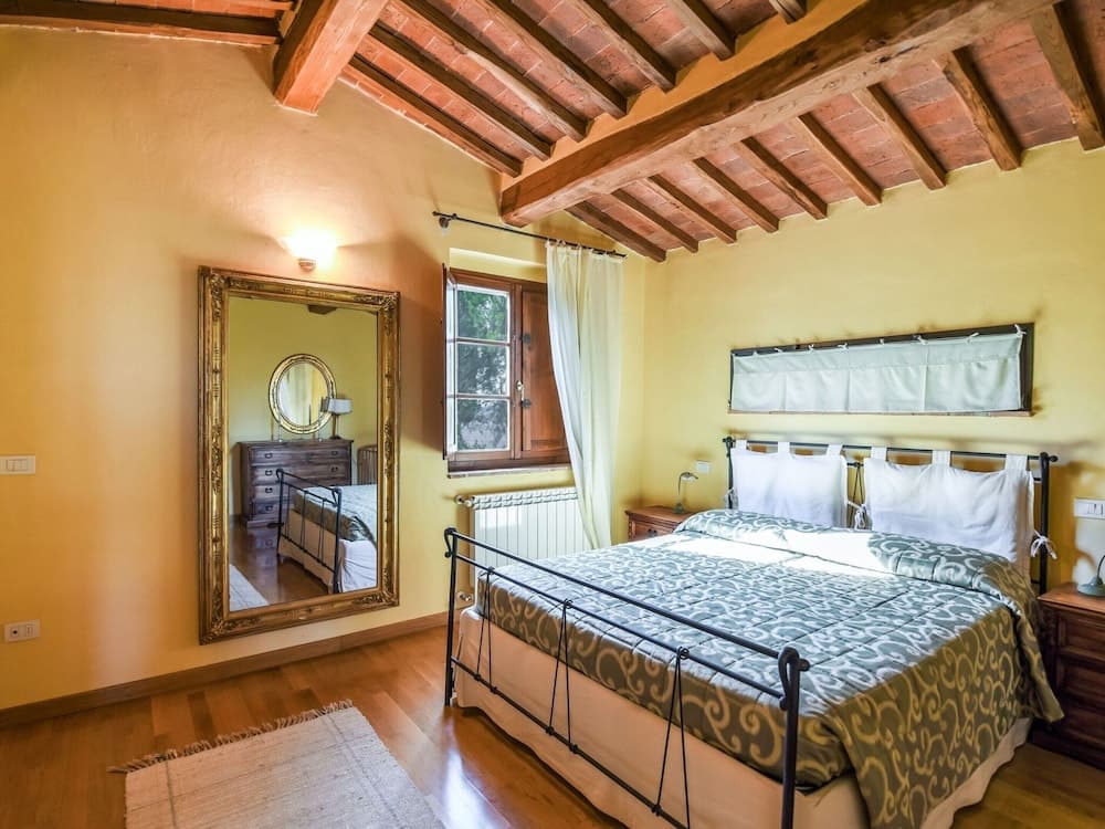 Private Garden and Pool, Near Siena and Crete Senesi