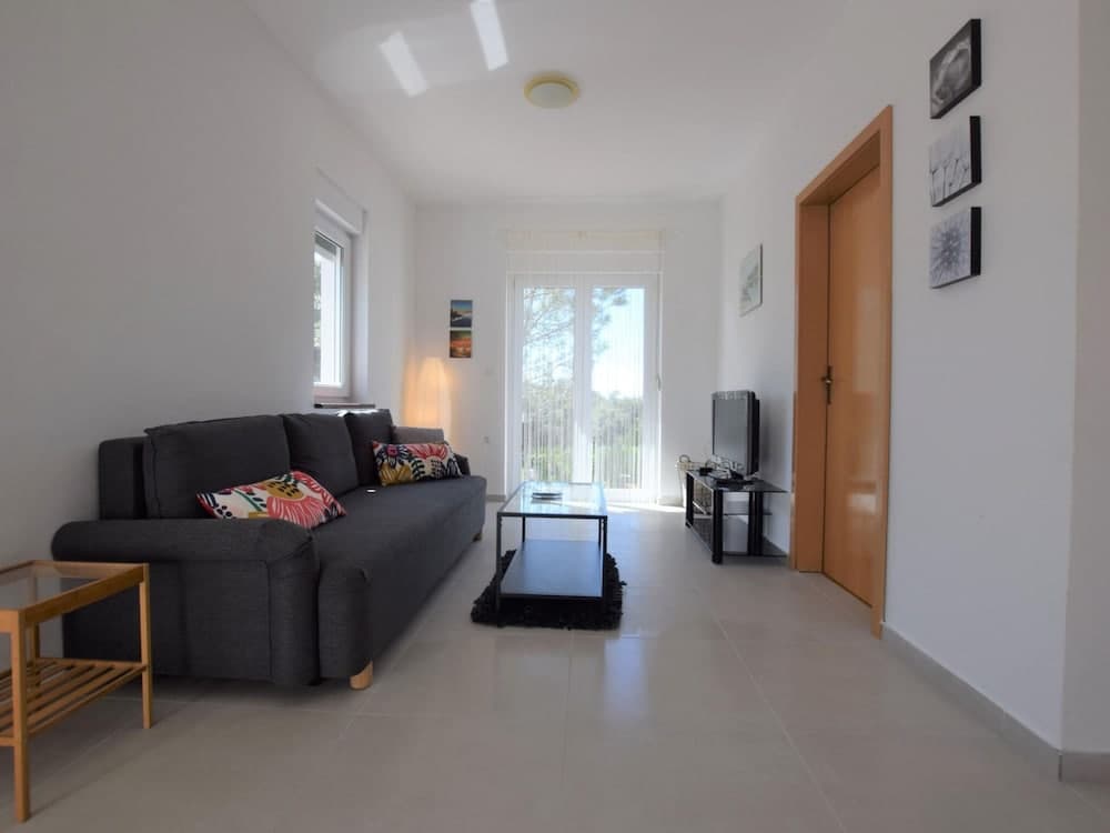 Island Escape With Pool