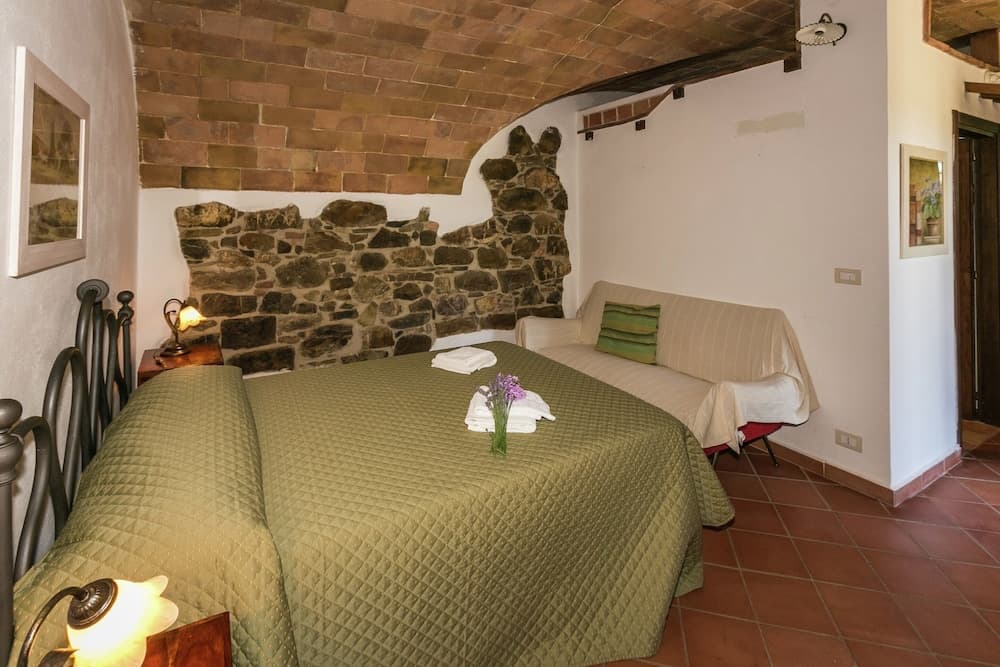 Apartment in a Rustic House in the Tuscan Hills Near the Sea