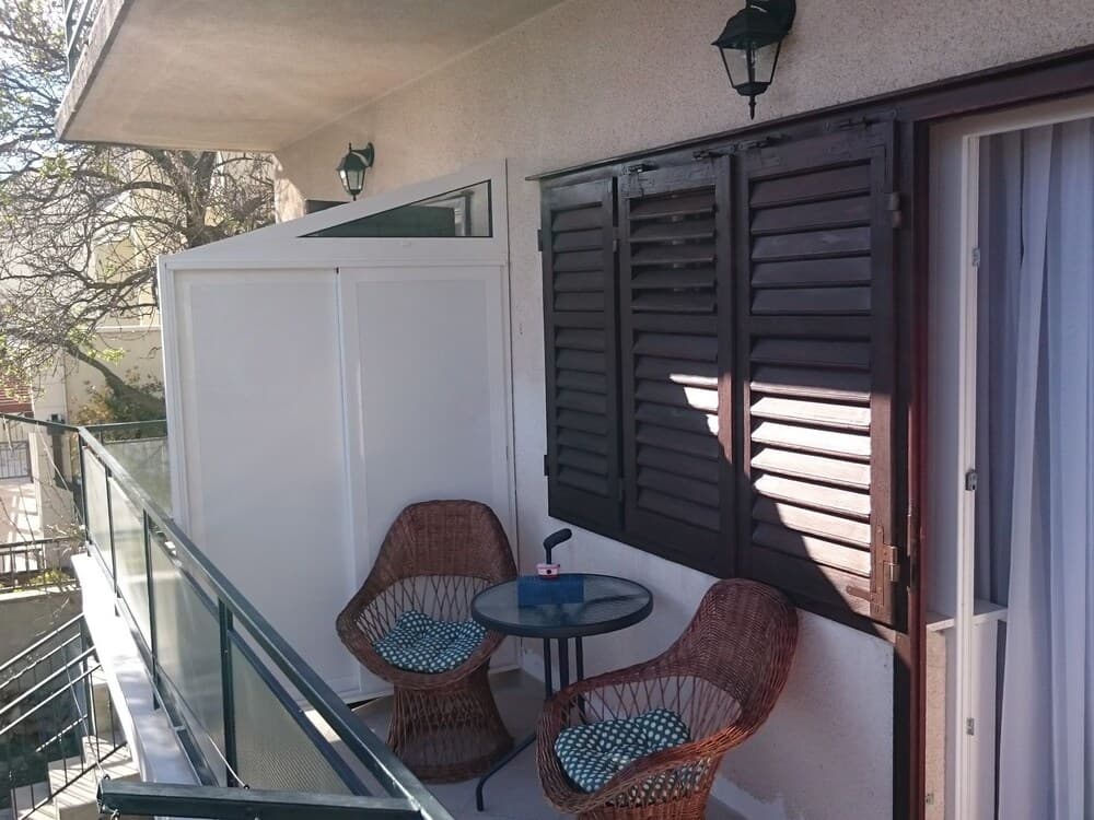 Charming Little Apartment With Balcony and Sea View, Near the Beach