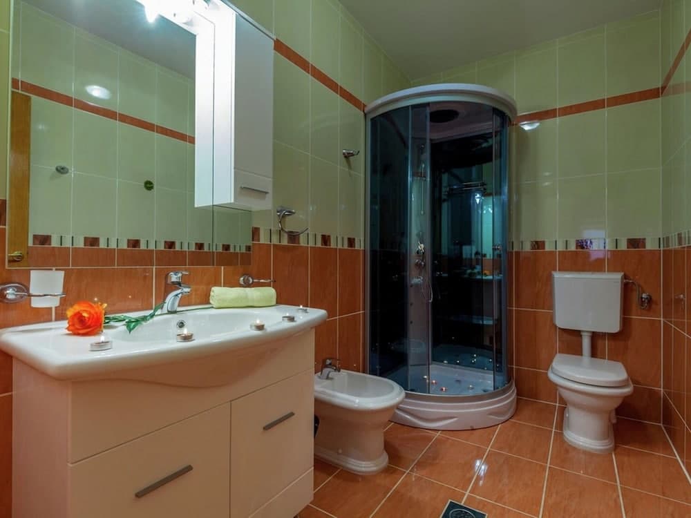 Alluring Apartment in Dramalj with Hot Tub