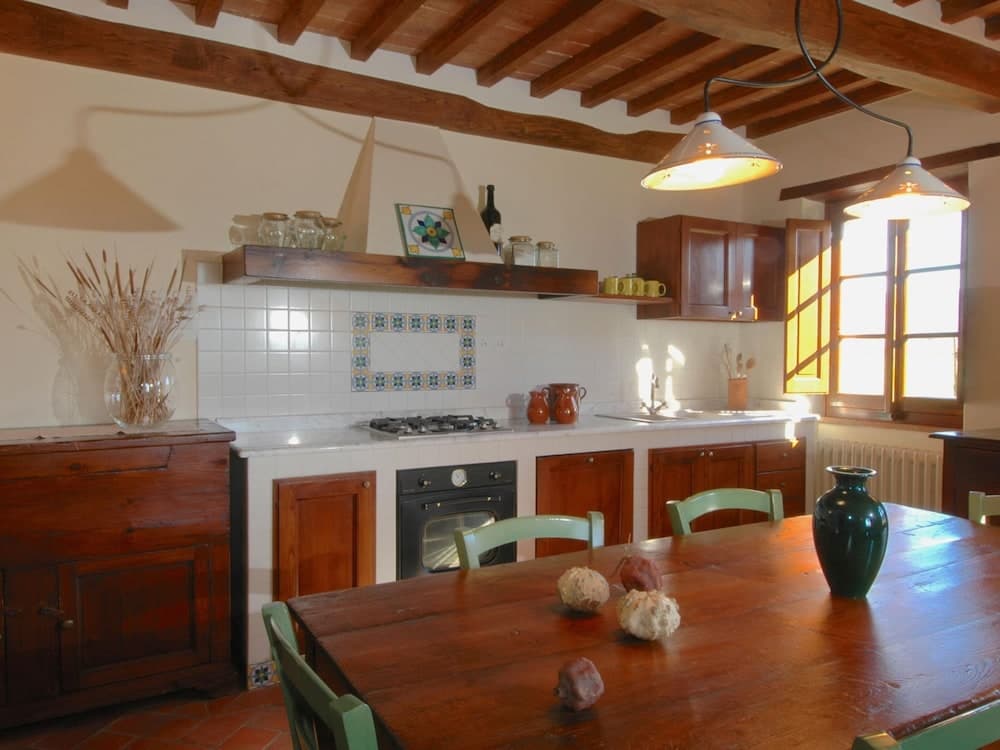 Apartment in Cortona With Pool and Hill Views