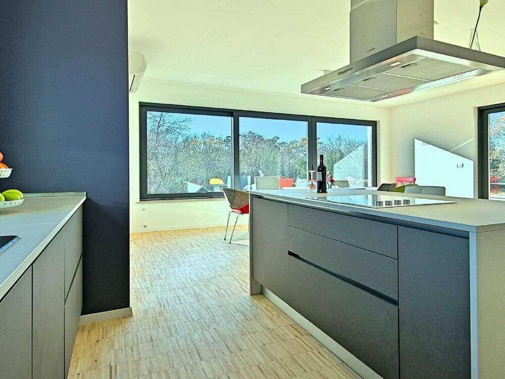 Lush Villa in Belavici With Pool & High-end Kitchen