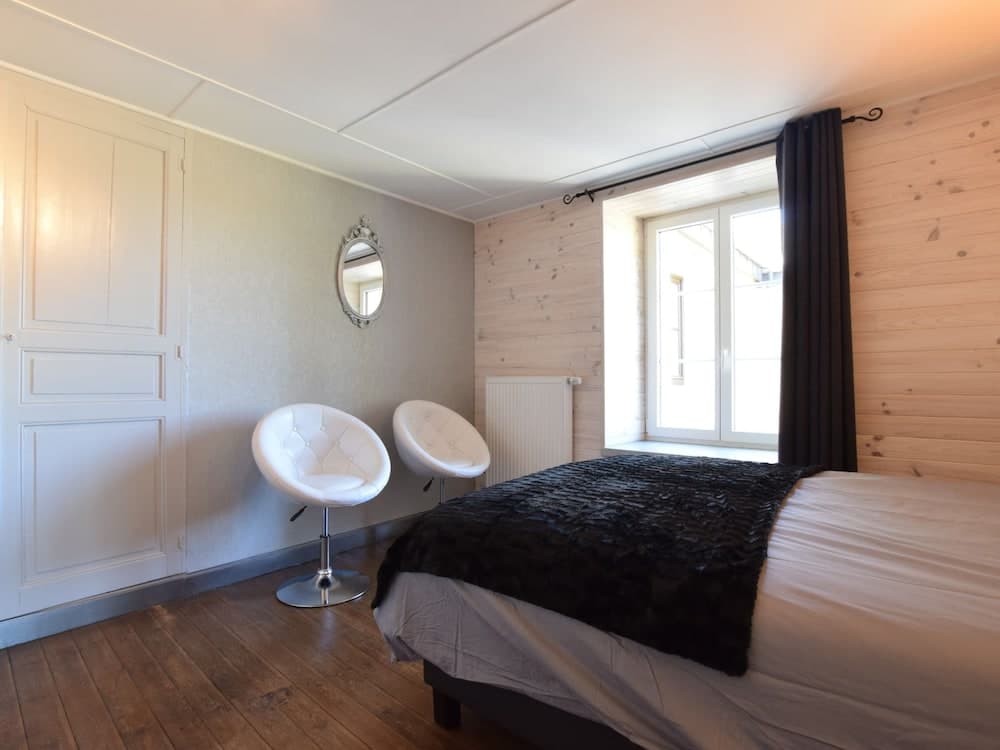 Lavish Holiday Home in Chassepierre With Terrace