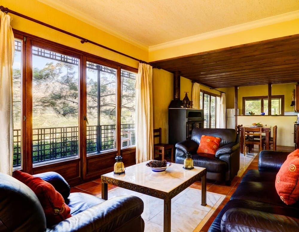 Sprawling Vlilla in Malades