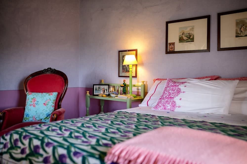 Romantic Retreat With Pool