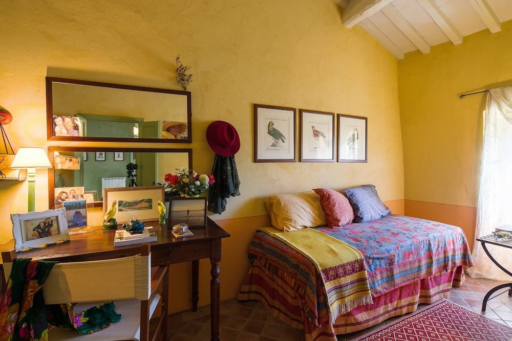 Romantic Retreat With Pool