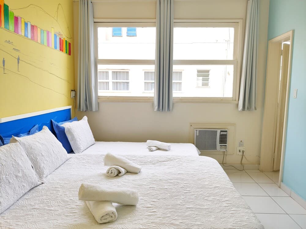 TC1206 Casal na praia de Copacabana