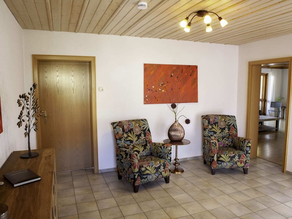 Apartment With Swimming Pool