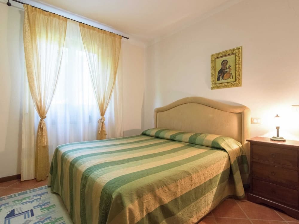 Villa in Lonnano With Pool