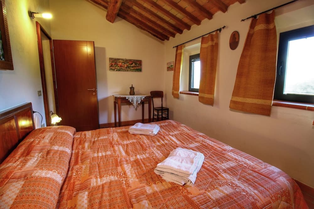 Farmhouse With Pool, Views