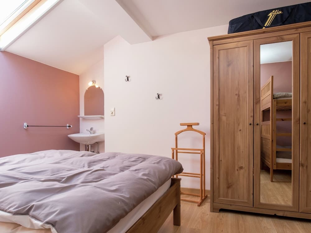 Cushy Holiday Home With Fenced Garden