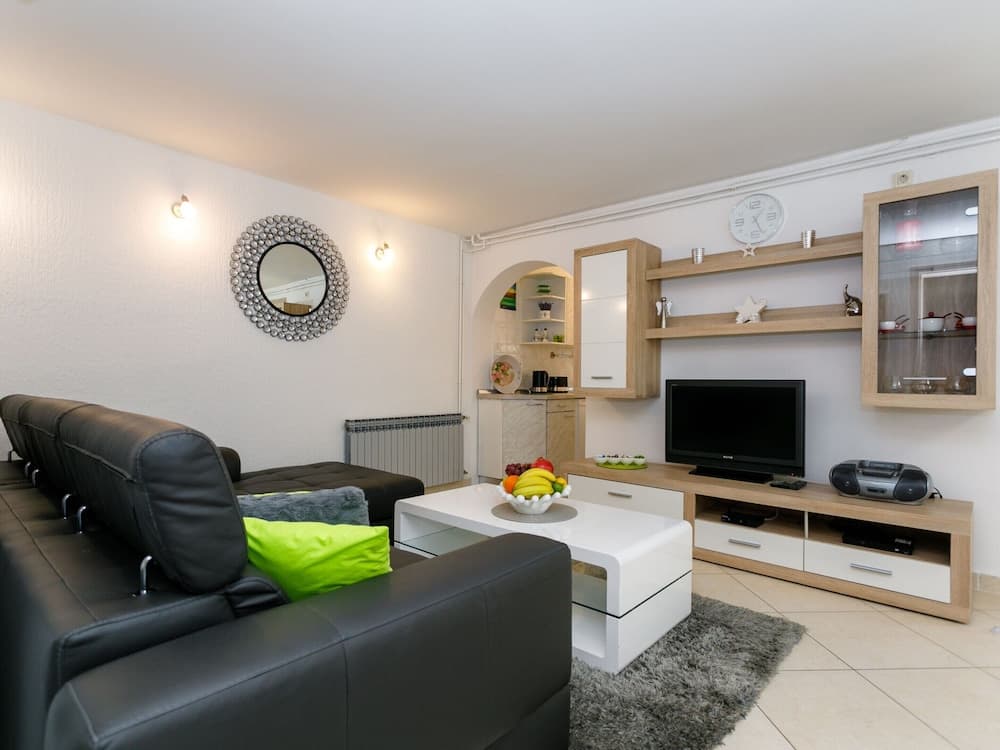 Lovely Apartment With Terrace & Garden Grill