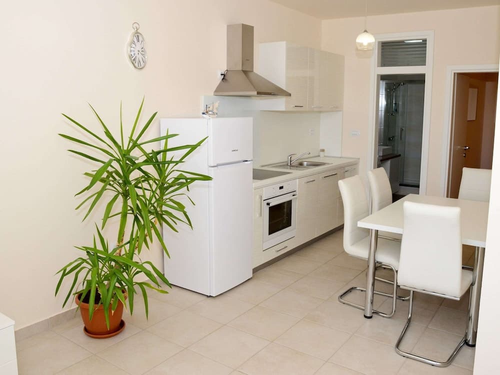 Apartment in Ljubac With Barbecue