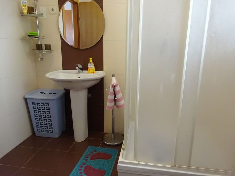 Large Apartment in Malinska near Sea