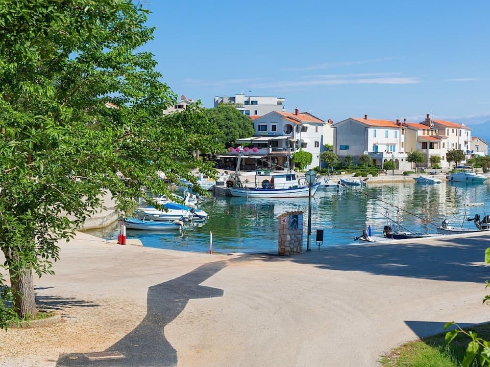 Nice Apartment With Private Terrace Near the Sea