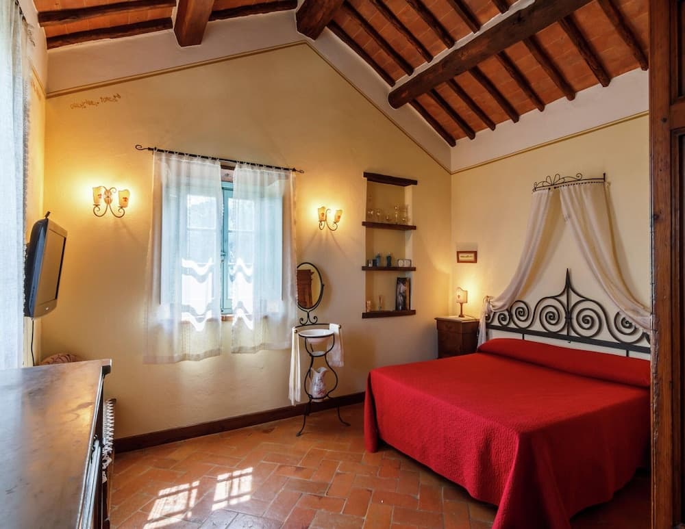 Luxury Pool Villa in Cortona