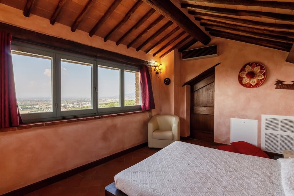 Luxury Pool Villa in Cortona