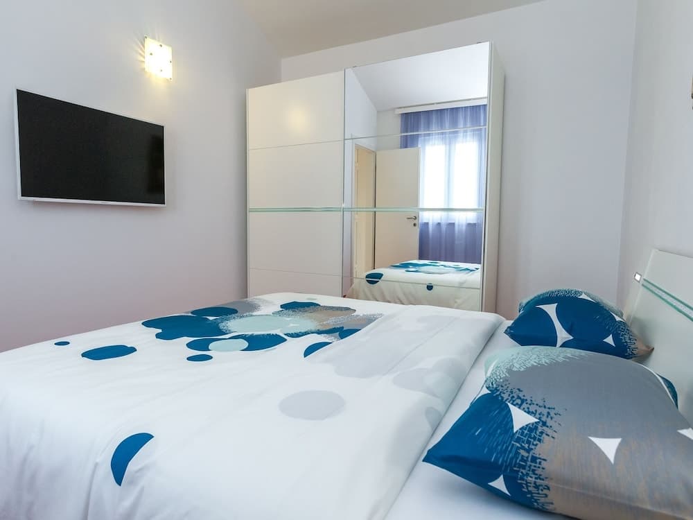 Gorgeous Villa in Vrsi With Swimming Pool