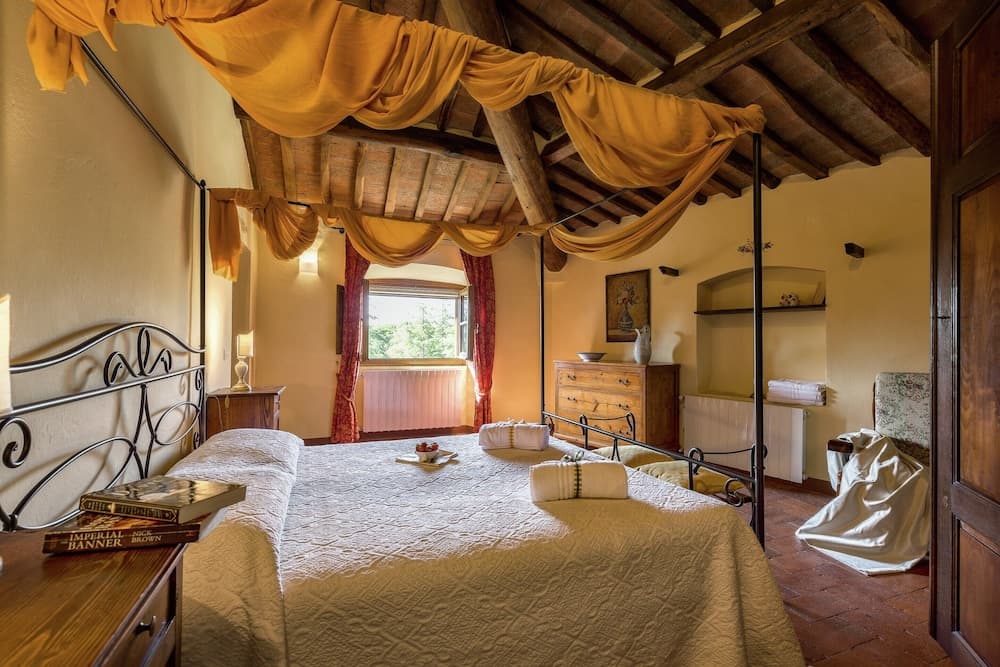Spacious Cortona Villa