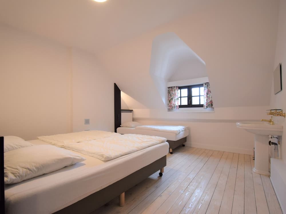 Vintage Villa with Hot Tub & Infrared Sauna in Ardennes