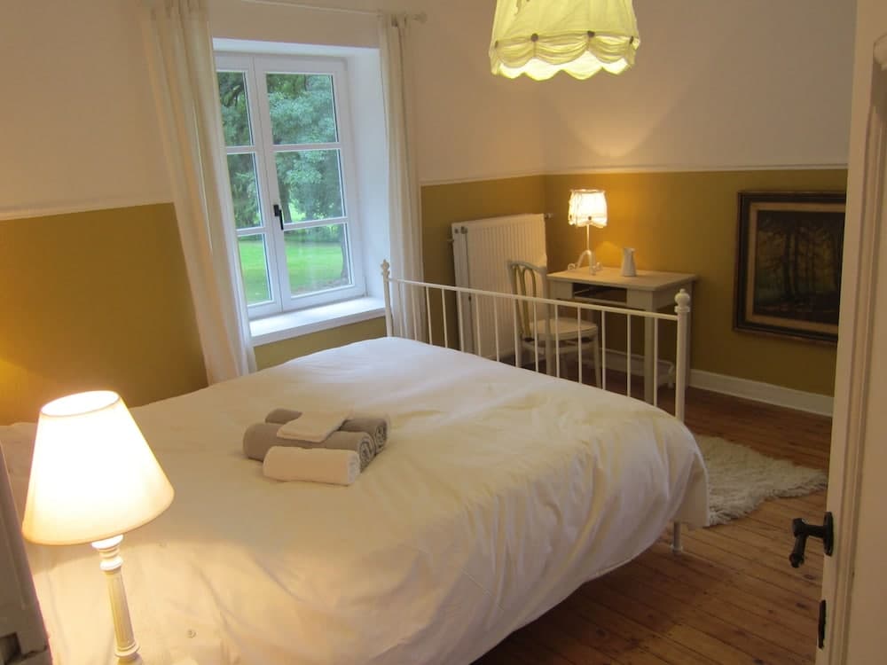 Delightful Castle in Bastogne with Hot Tub