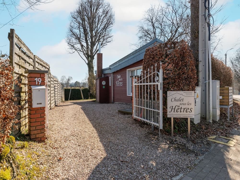 Charming Cottage Near Lake