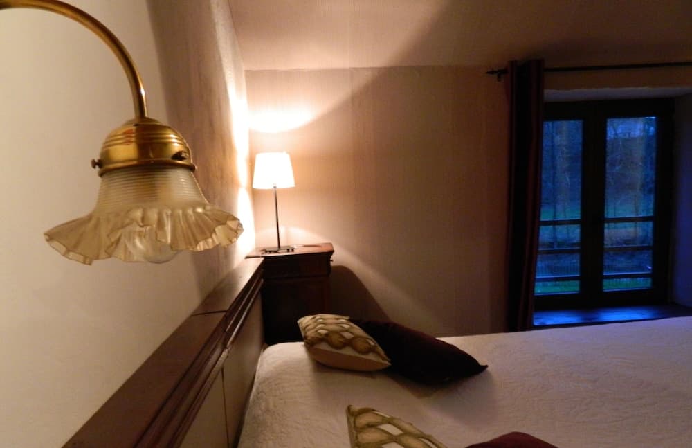 Regional House With Exposed Timber Frame Elements Full of Authenticity and Charm in a Green Area