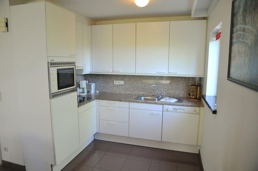 Apt w/ Fireplace & Garden