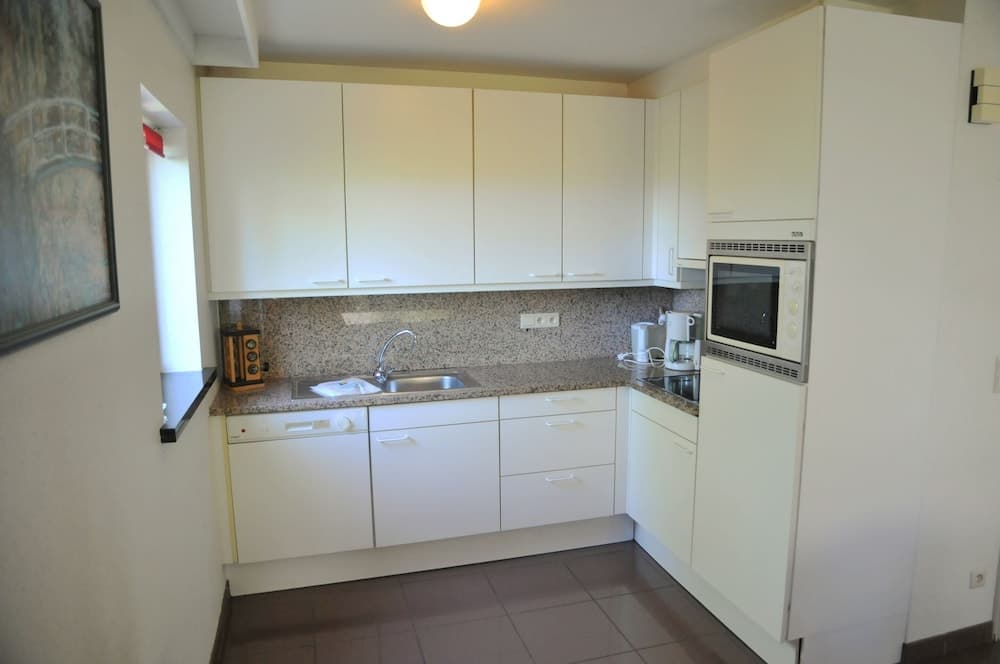 Apt w/ Fireplace & Garden