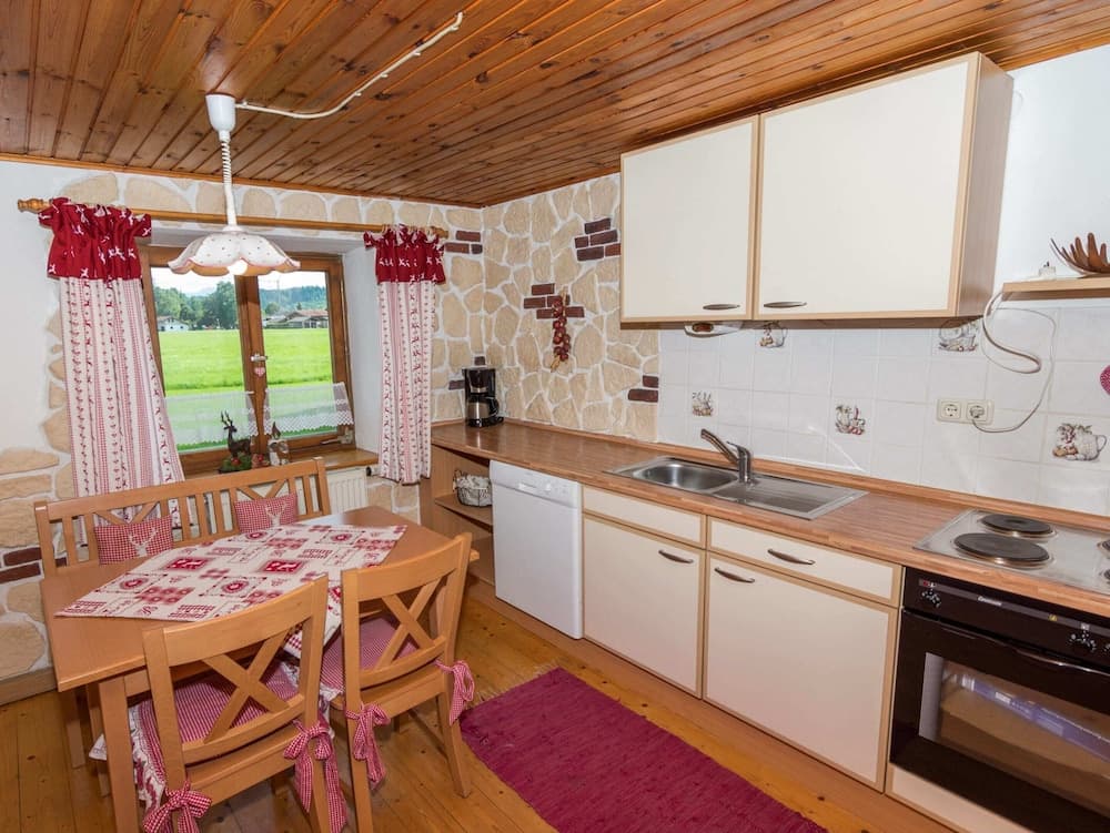 Spacious 4 Person Holiday Home near Chiemsee