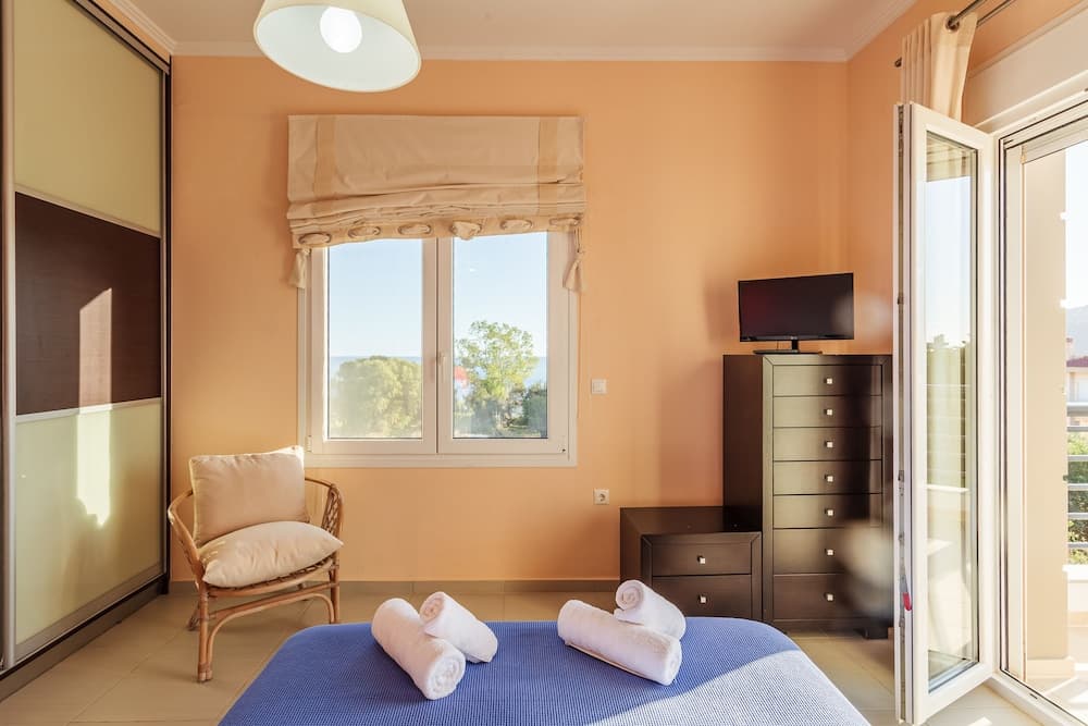 Navarino Captain's Villa - Luxury Seaside Retreat