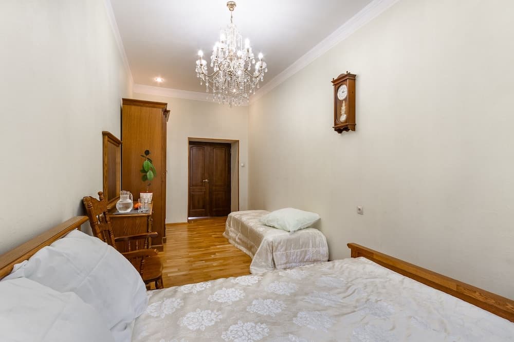 Cozy Place on the Griboyedov Canal 2b