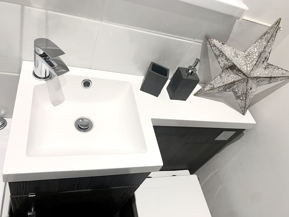 Victory Luxury Hot Tub House