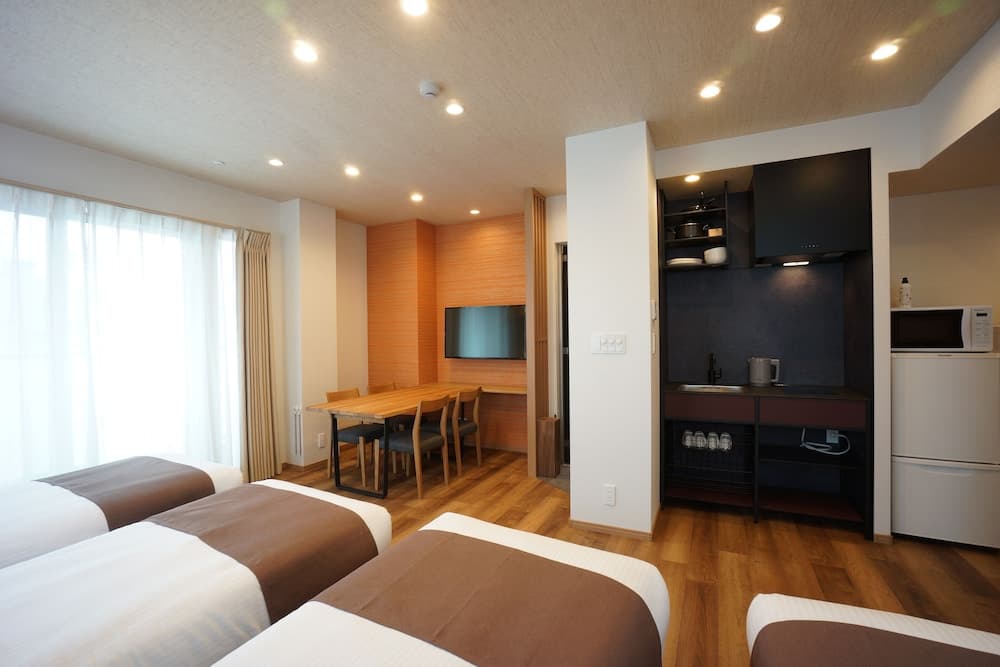 WIRES HOTEL James zaka