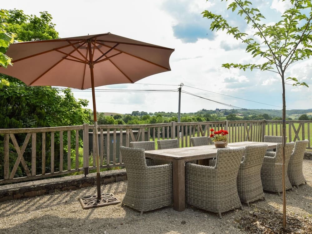 Elegant Villa in Saint-medard