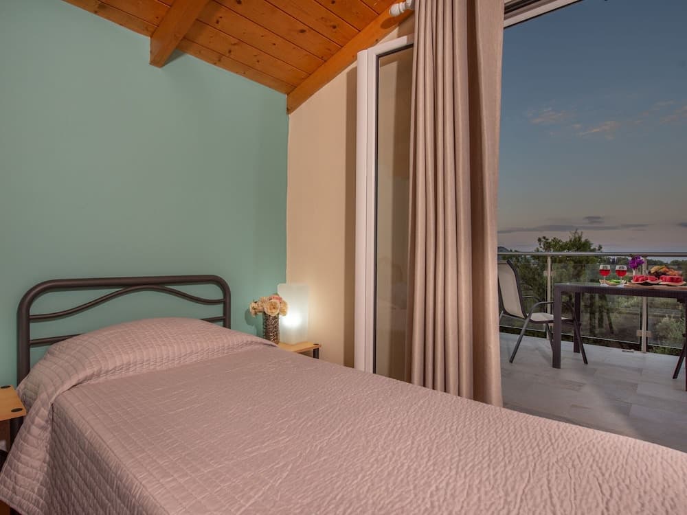 Villa in Zakynthos With Private Pool & Views