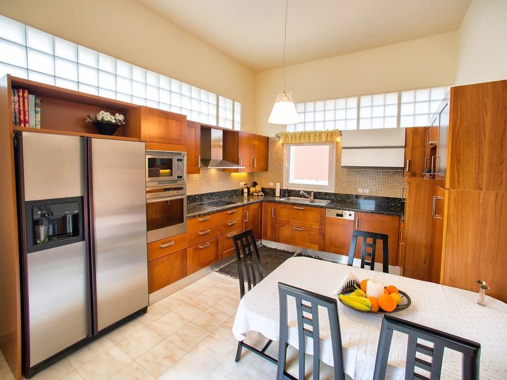 Beautiful Villa Near Sea in Agios Nikolas