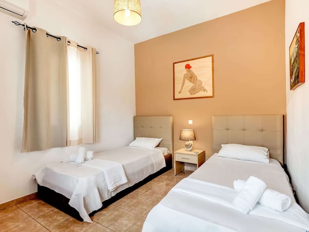 Villa in Kalamitsi Near White Mountains