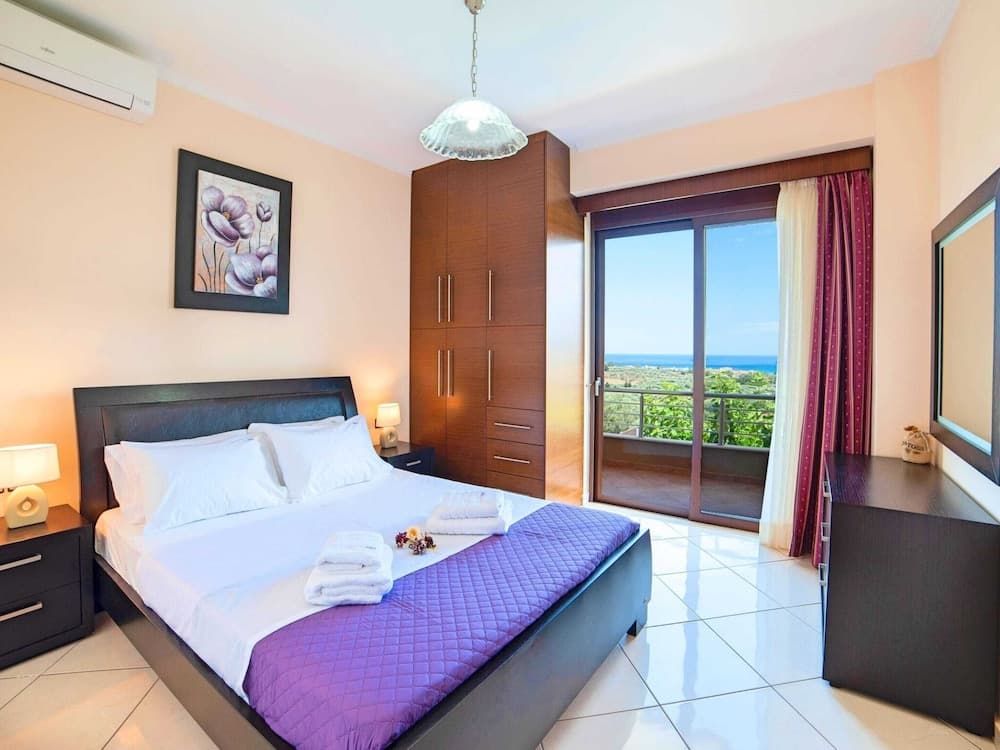 2 Villas Next to Each Other with Pool & Sea View