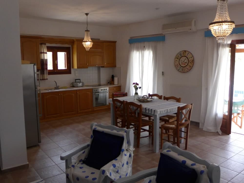 Villa in Axos With Pool Near Panormo Beach