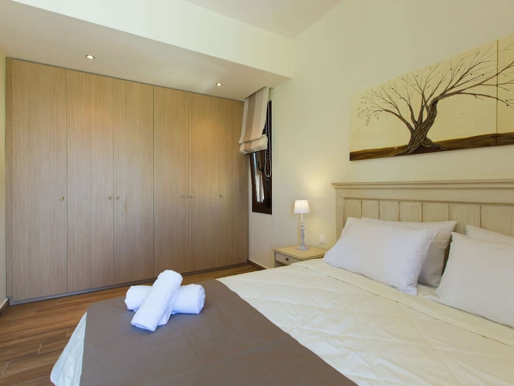 Villa with Private Pool near Sea & Arkadi Monastery on NW Coast