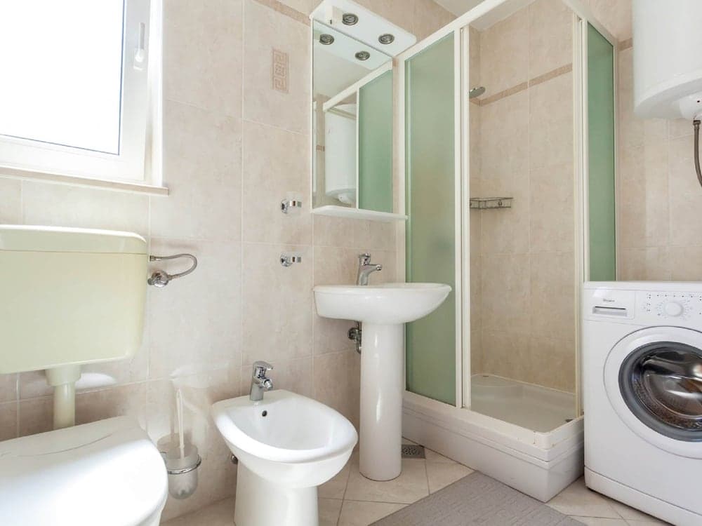 Modern Apartment With Roof Terrace Near the Beach