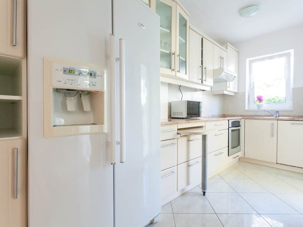 Modern Apartment With Roof Terrace Near the Beach