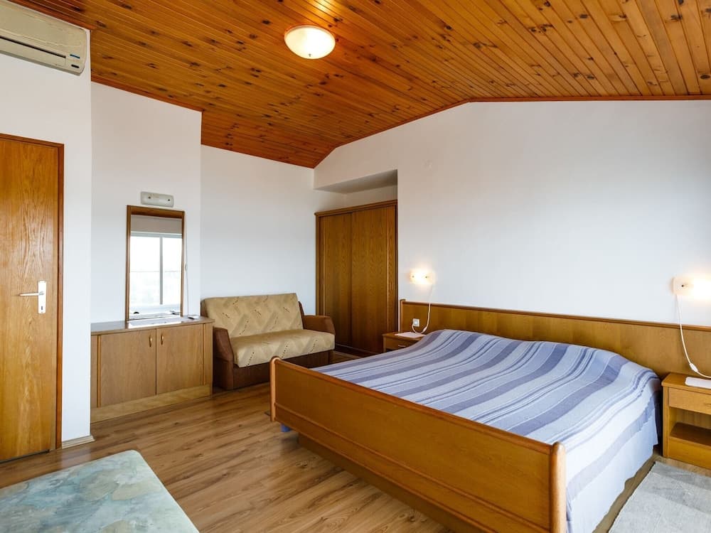 Stunning Apartment in Malinska With Terrace