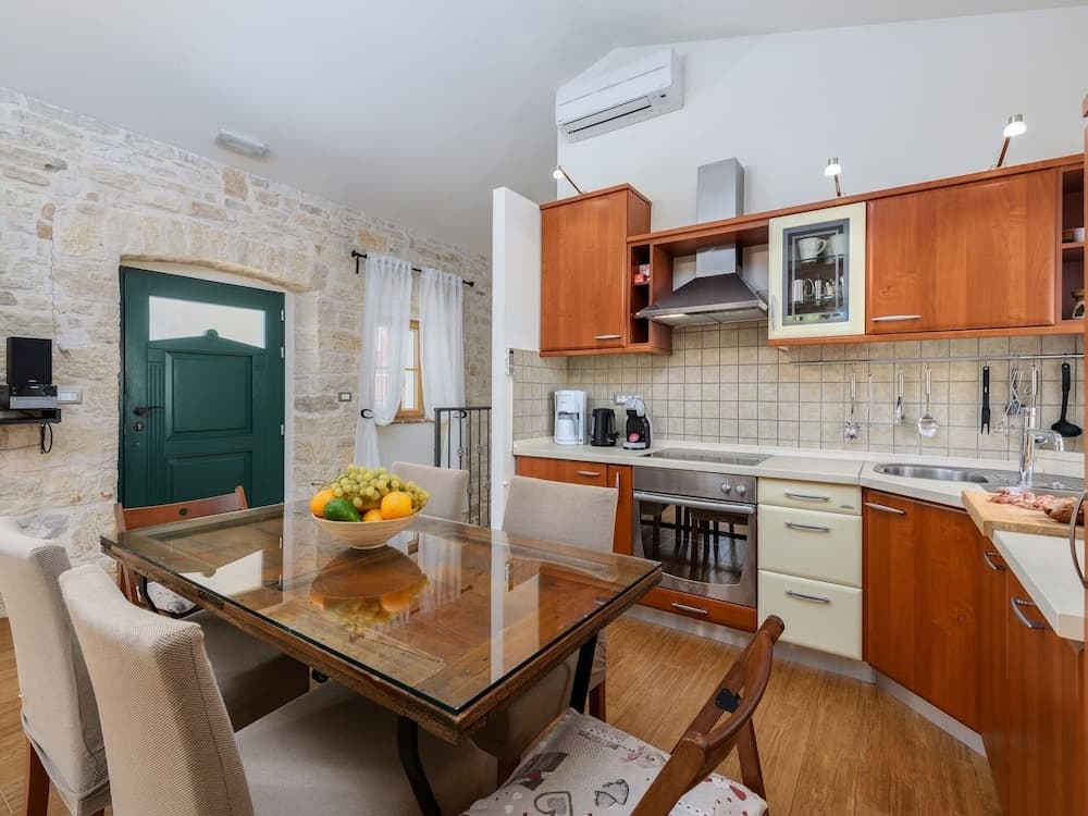 Lovely Stone House With Private Swimming Pool