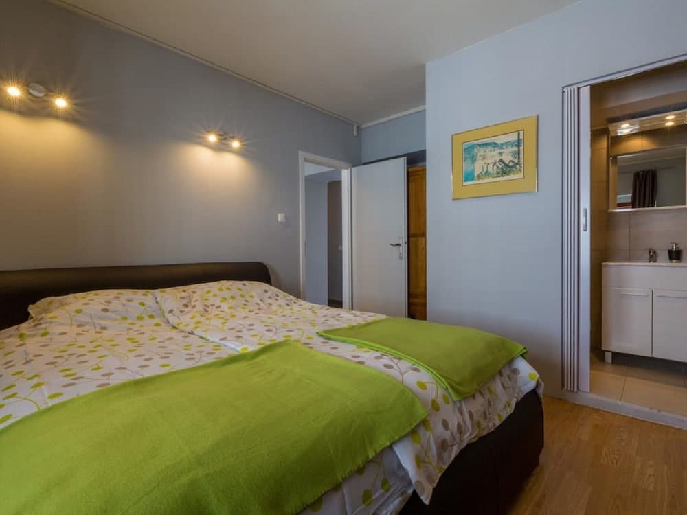 Large Holiday Home With Private Pool, Wellness & Sea View