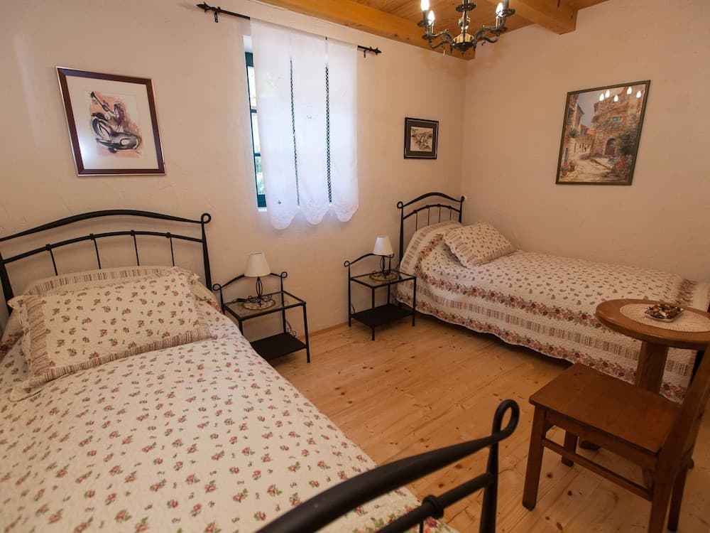 Authentic Large Villa With Private Swimming Pool & Wellness