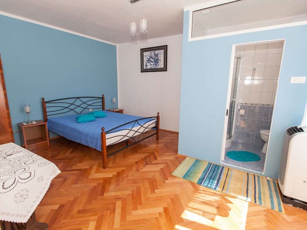 Adorable Holiday Home With Private Pool & Great Terrace